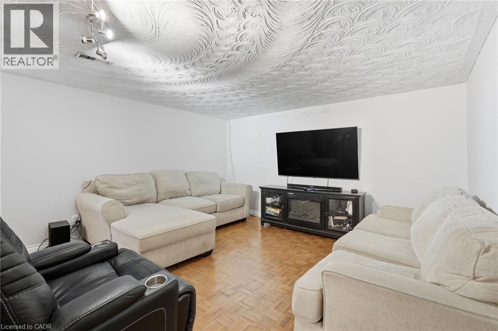 20 NELLIGAN Place - 34