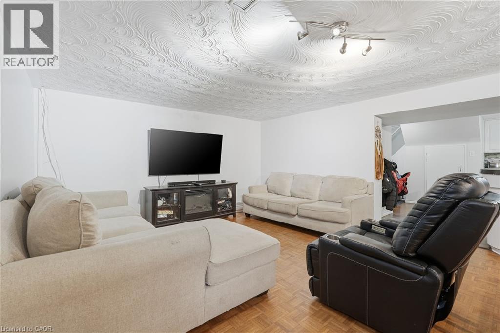 20 NELLIGAN Place - 33
