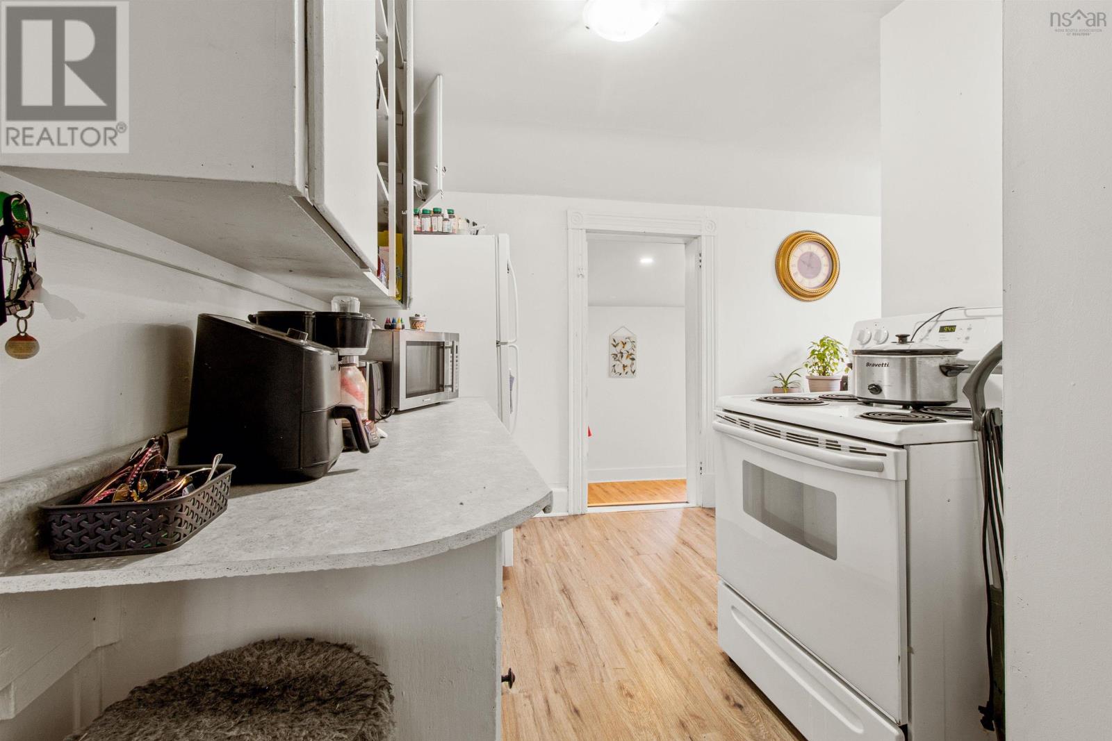 32 Pleasant Street - 10