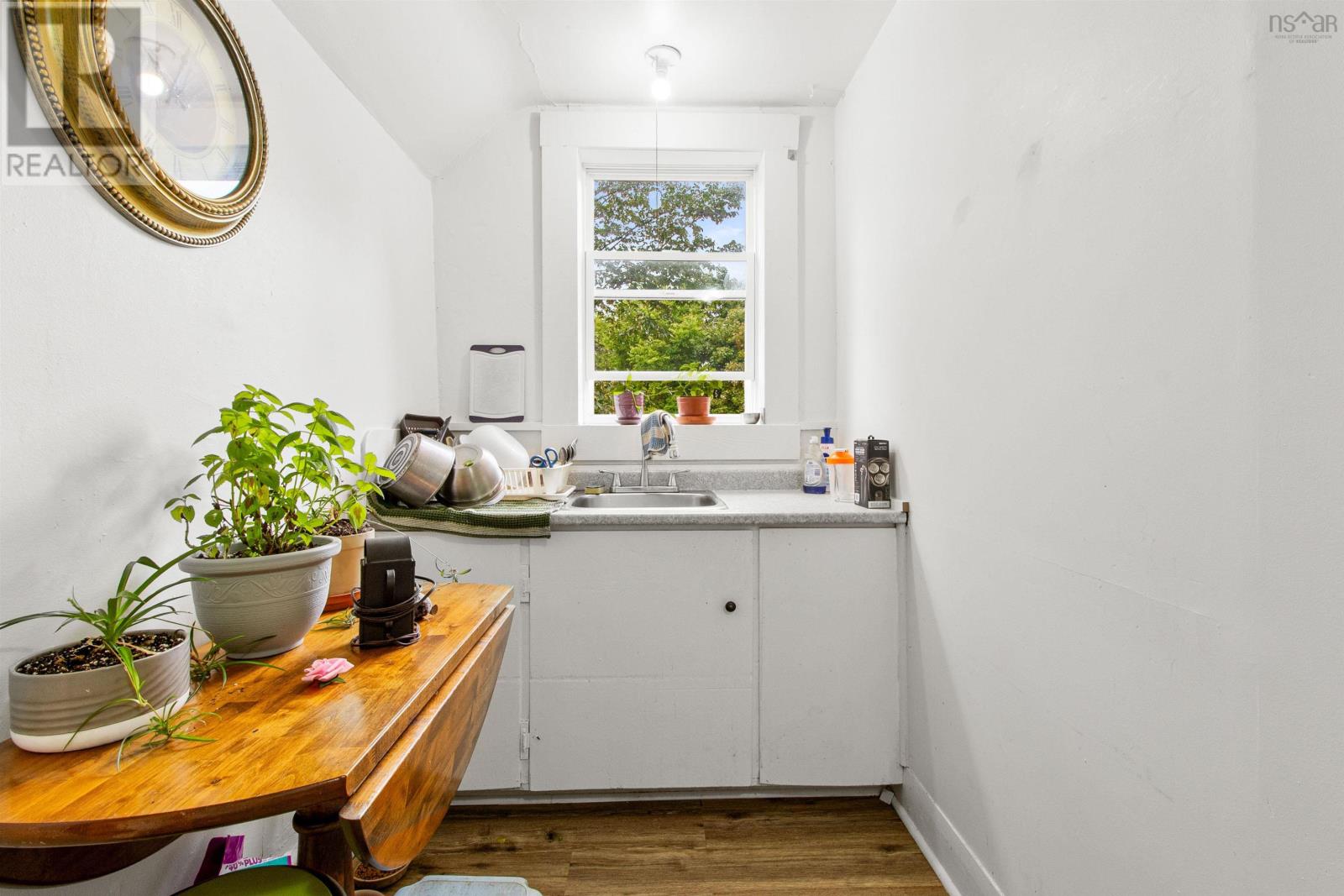32 Pleasant Street - 11