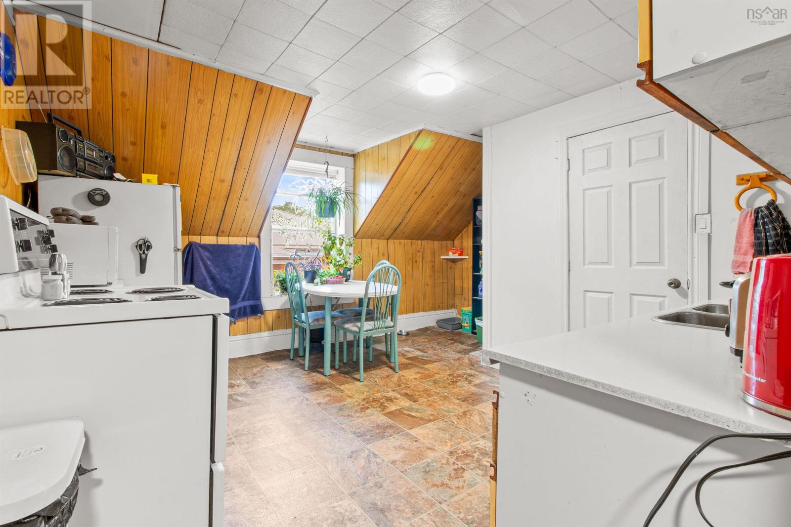 32 Pleasant Street - 18