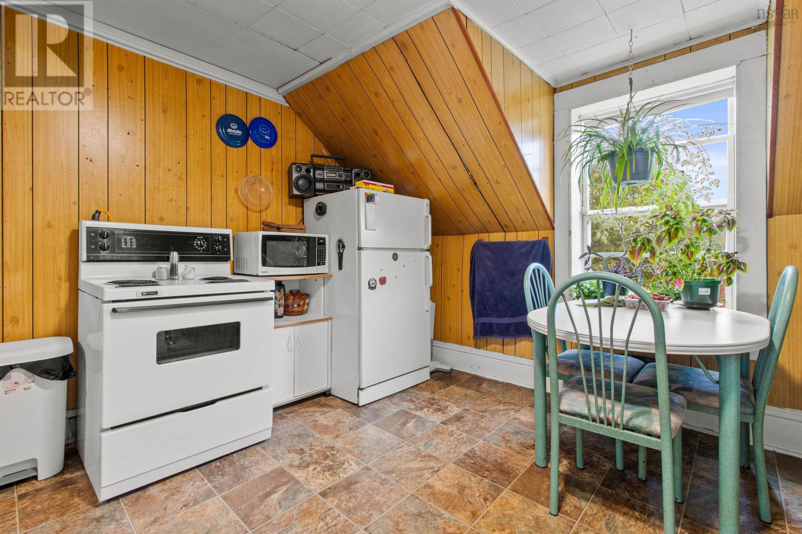 32 Pleasant Street - 19