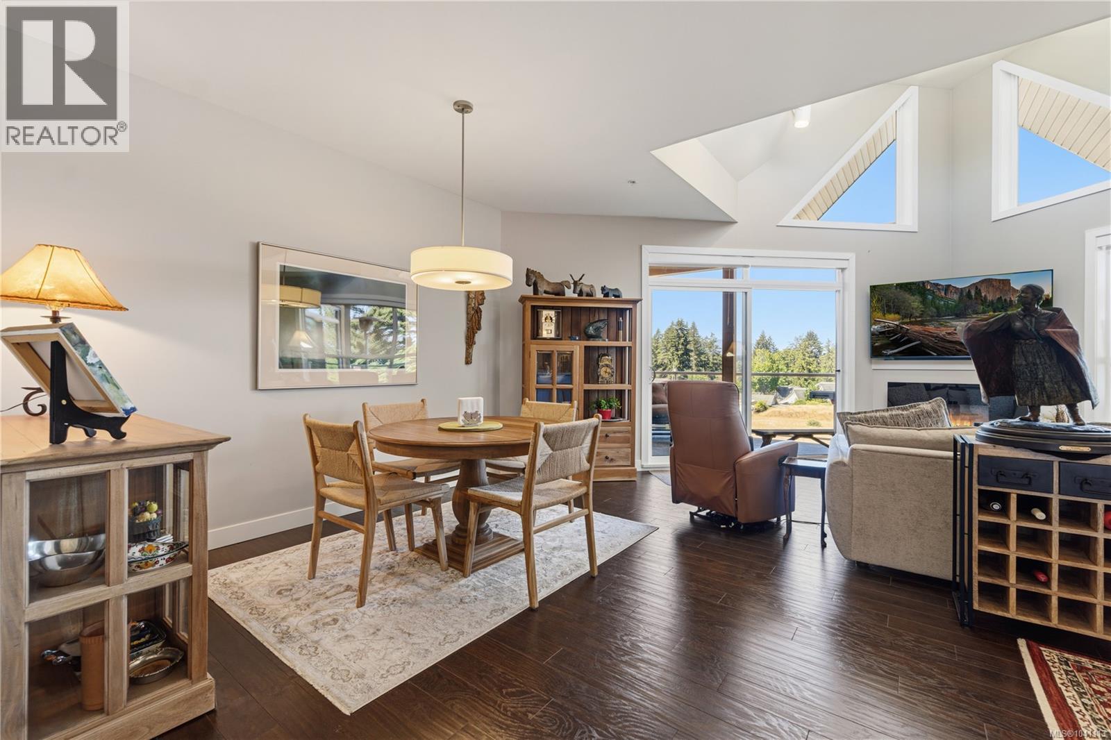 #302 439 College Rd - 13