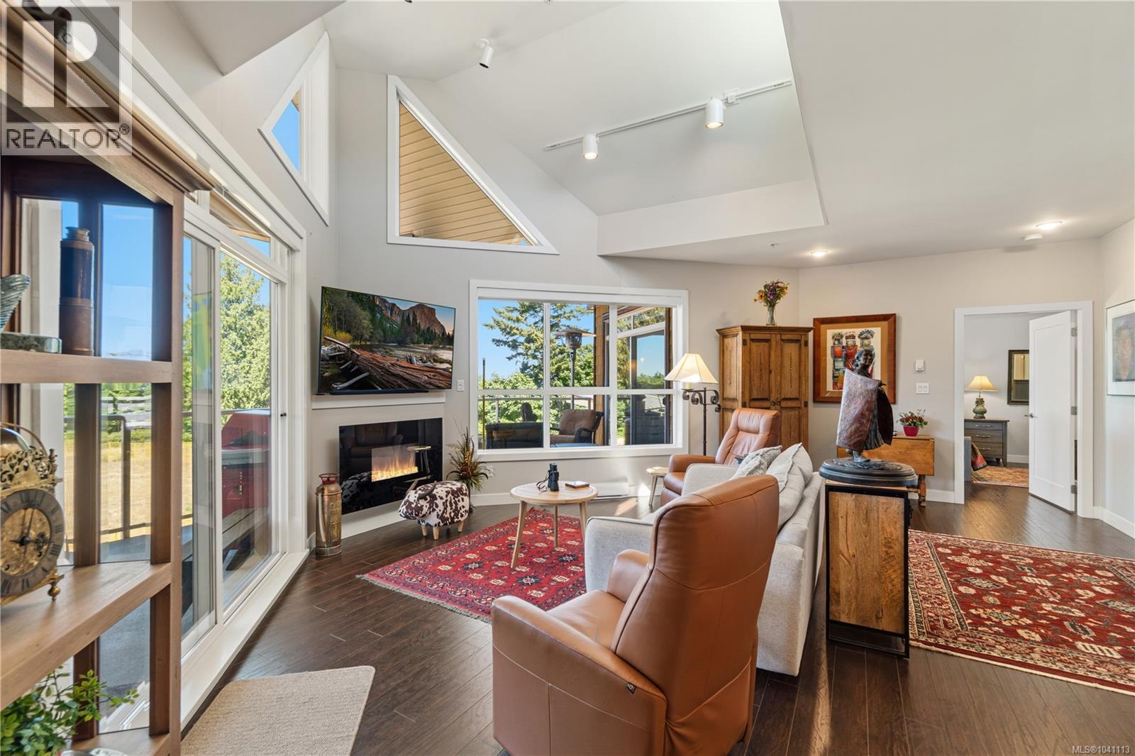 #302 439 College Rd - 17