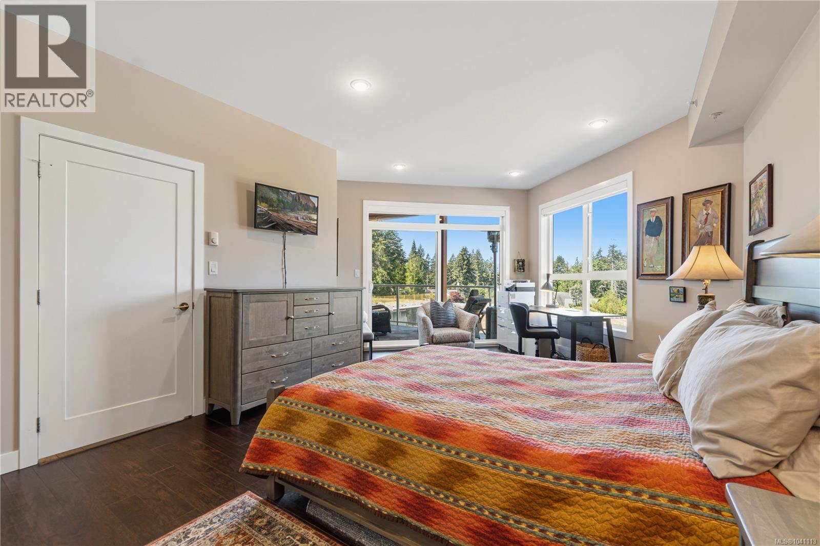 #302 439 College Rd - 29
