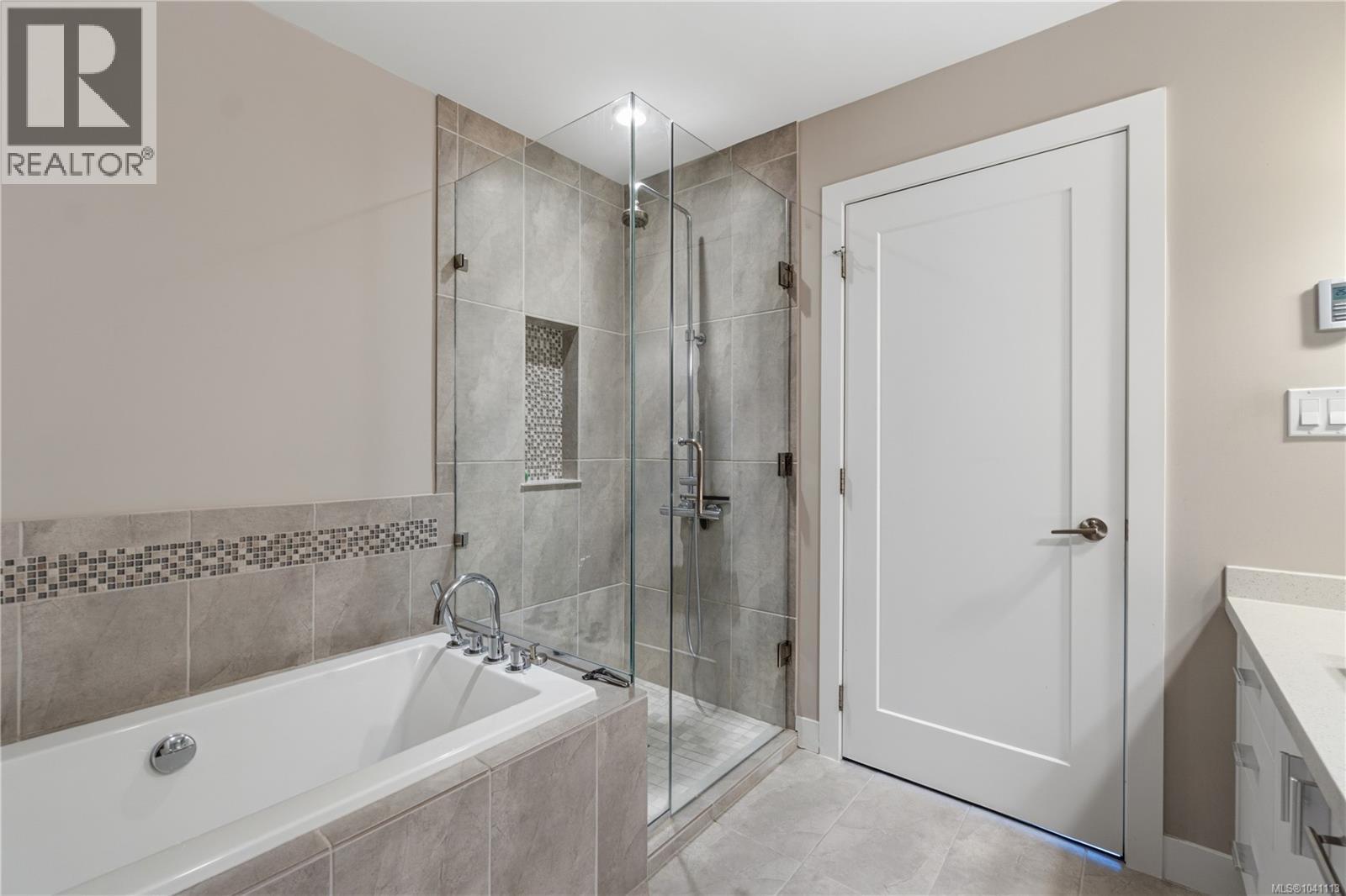 #302 439 College Rd - 32