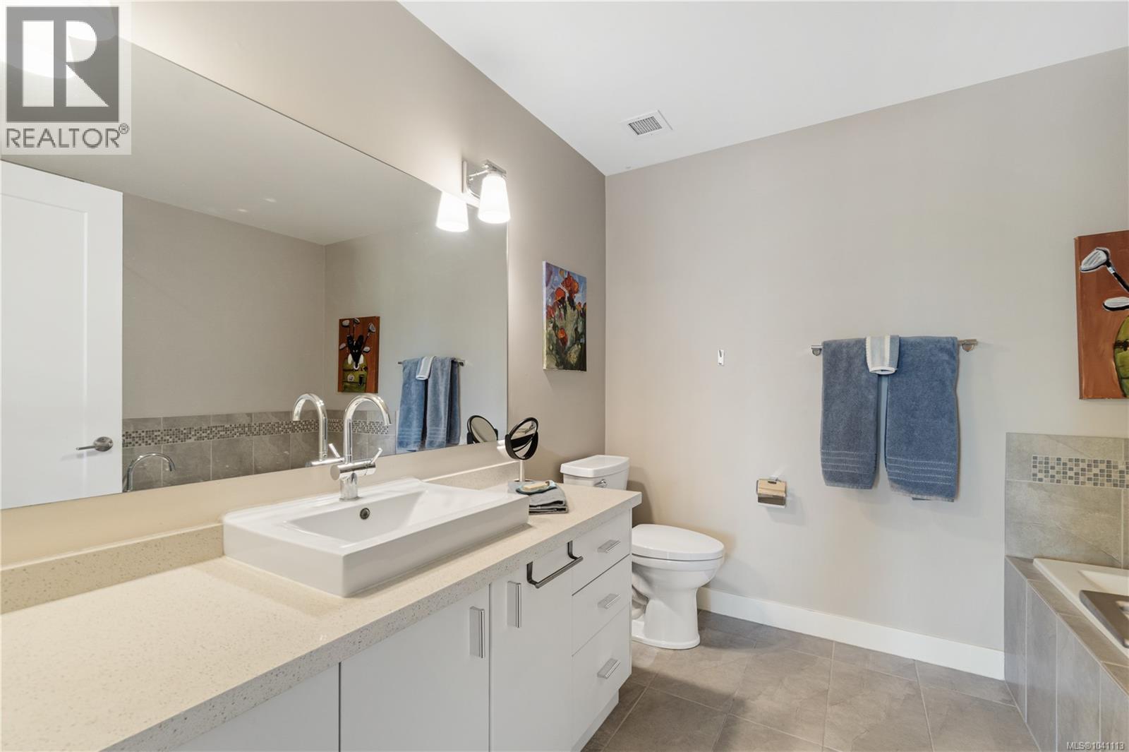 #302 439 College Rd - 33