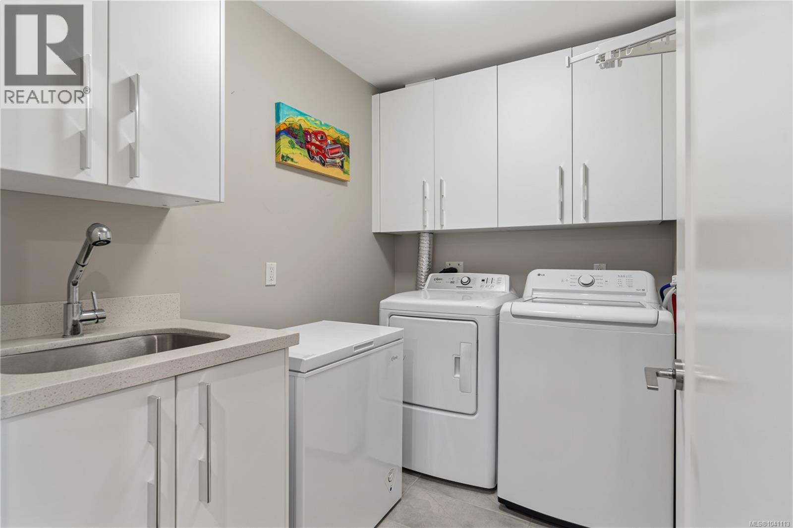 #302 439 College Rd - 45
