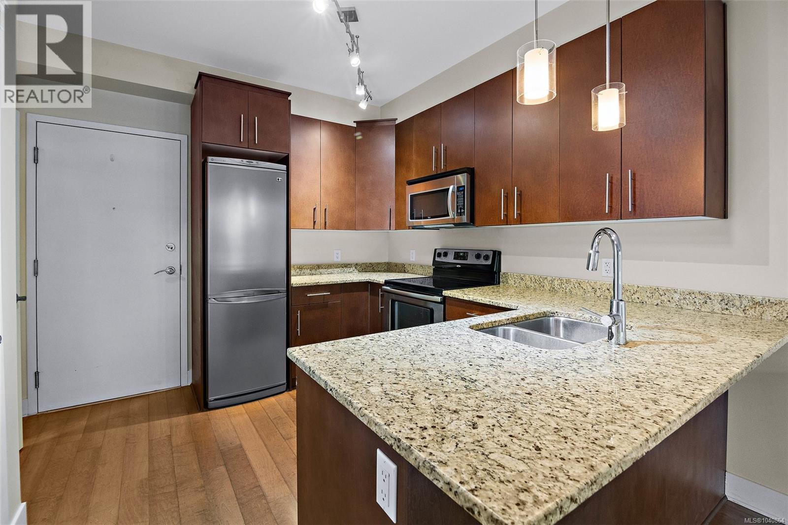 #107 21 Conard St - 1