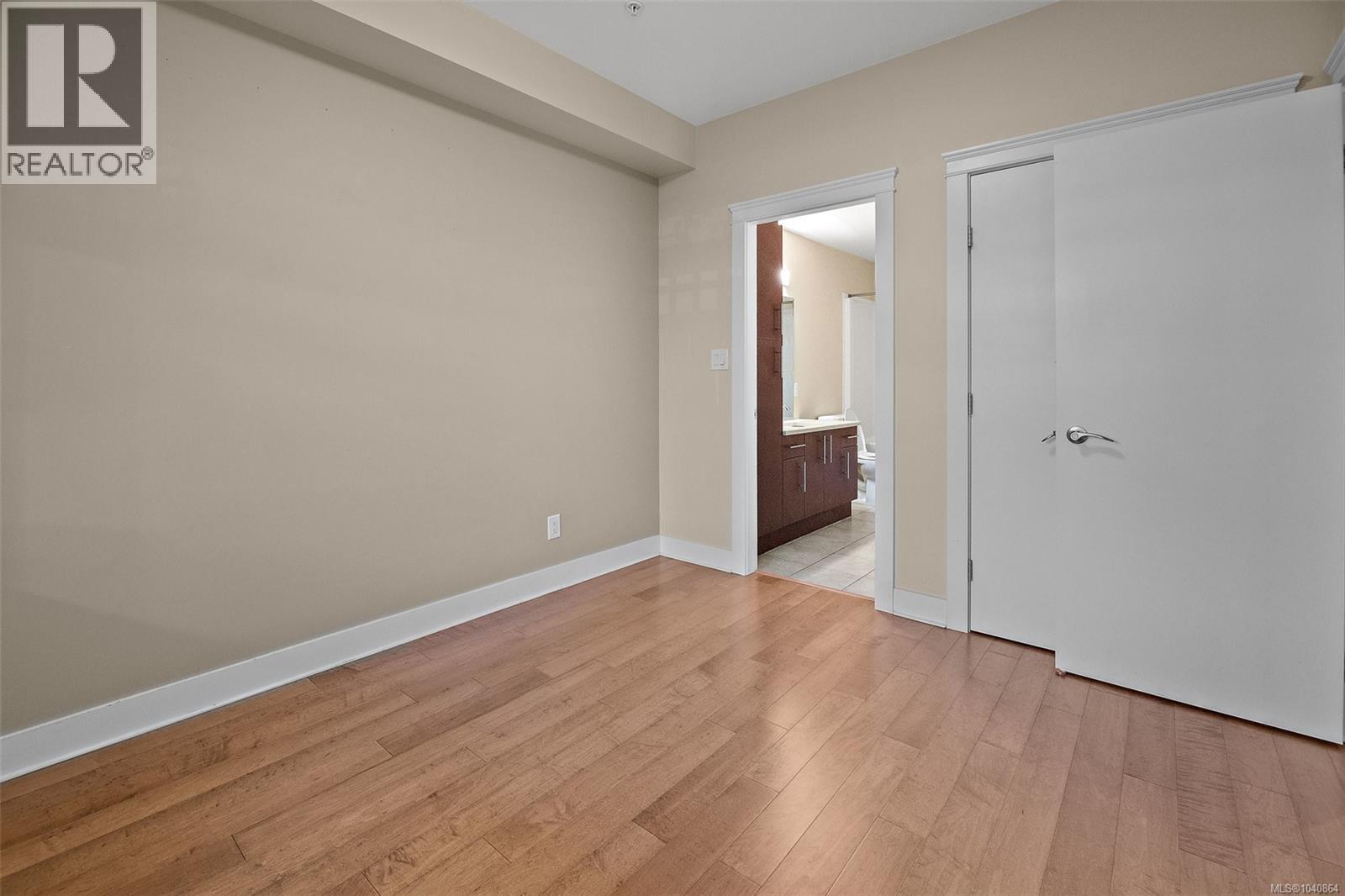 #107 21 Conard St - 10