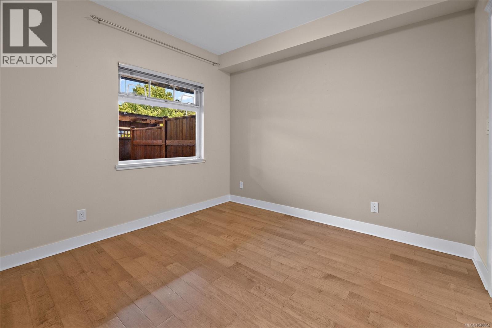 #107 21 Conard St - 11