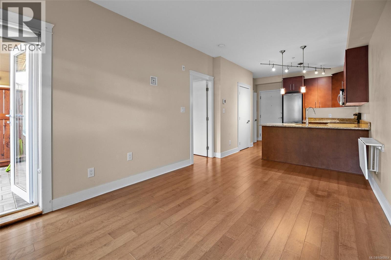 #107 21 Conard St - 12
