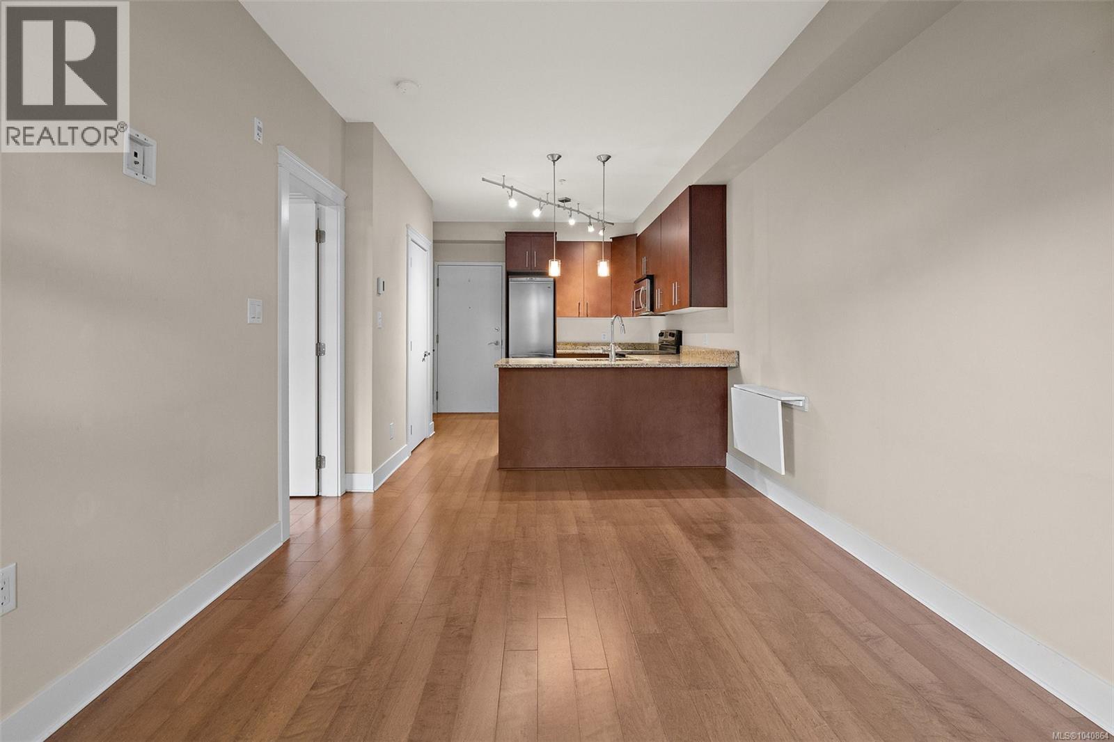 #107 21 Conard St - 13