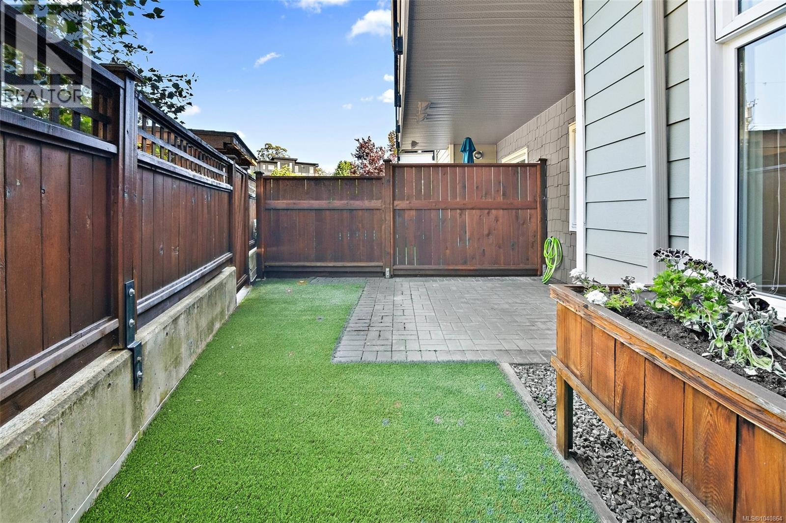 #107 21 Conard St - 14