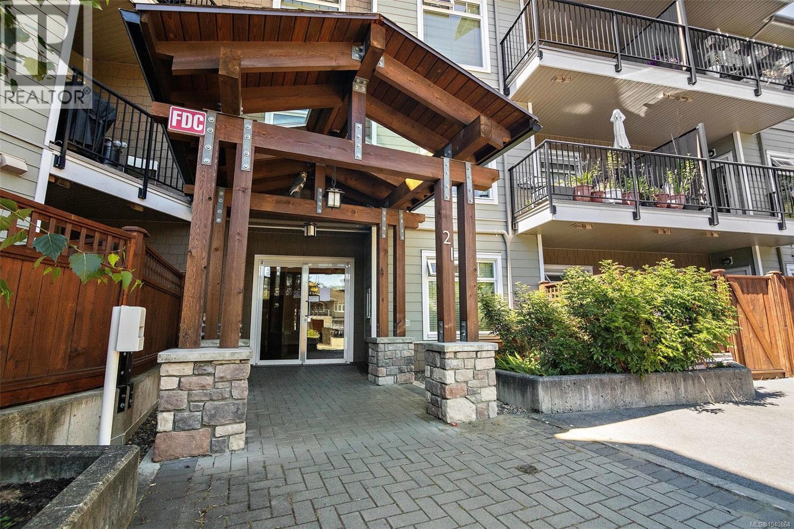 #107 21 Conard St - 18