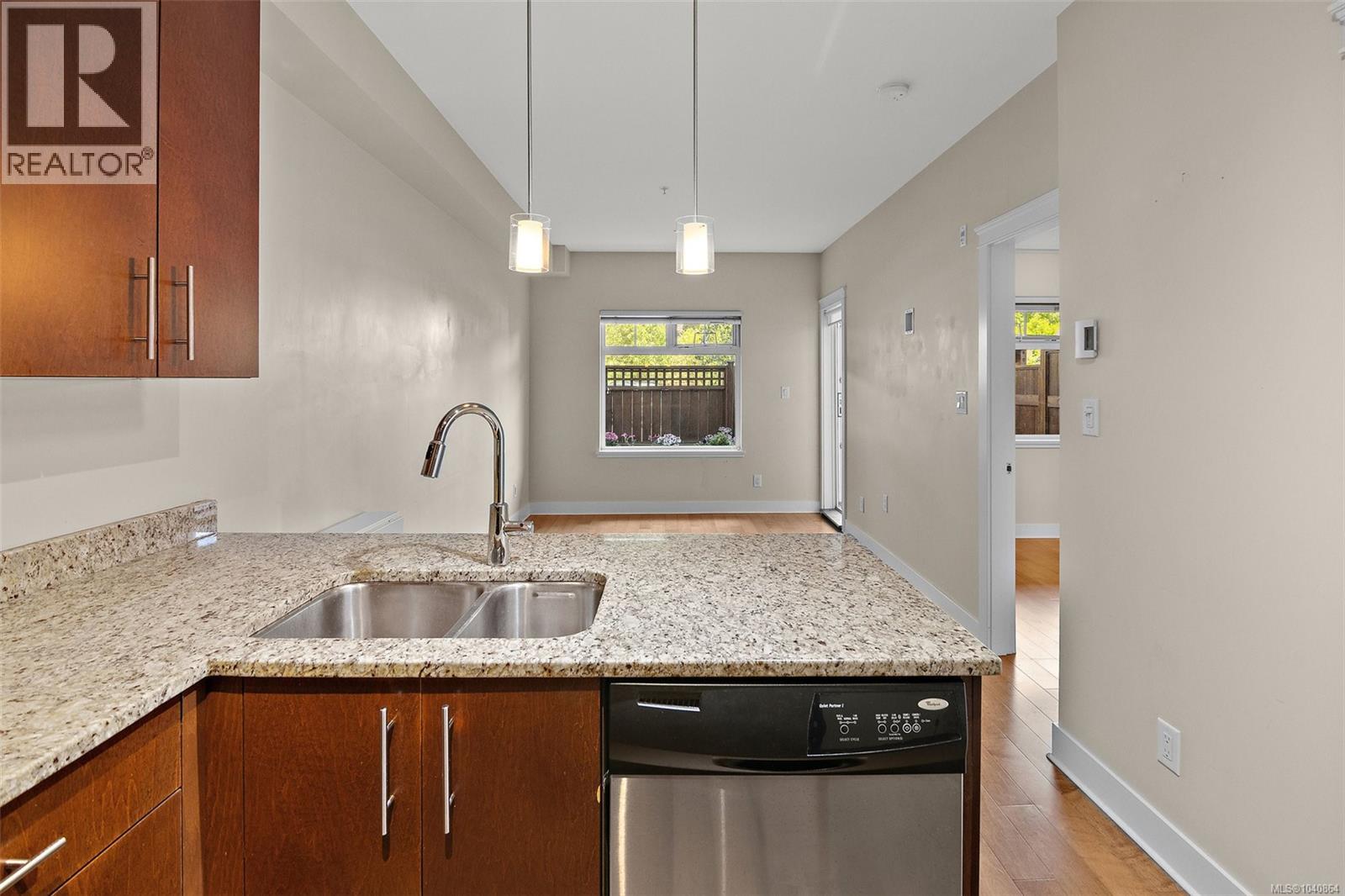 #107 21 Conard St - 3