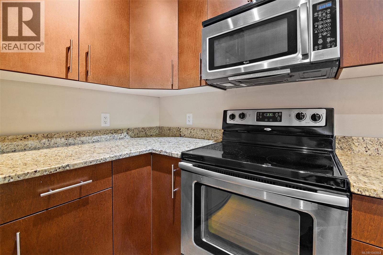 #107 21 Conard St - 4
