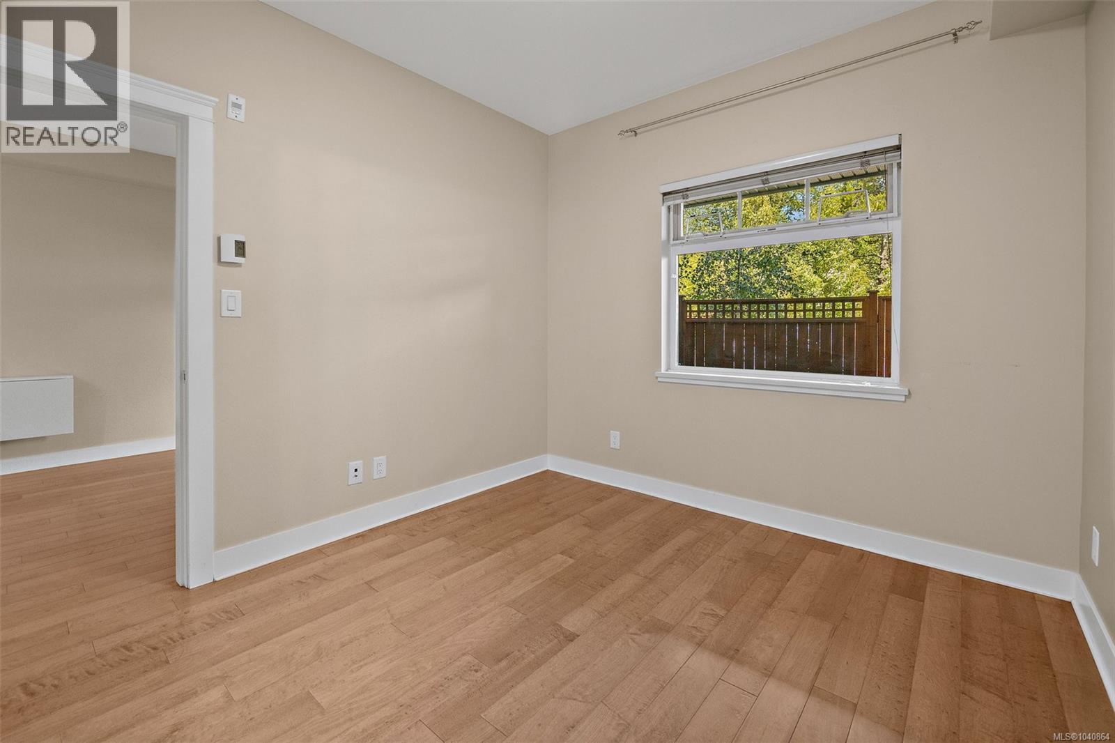 #107 21 Conard St - 5
