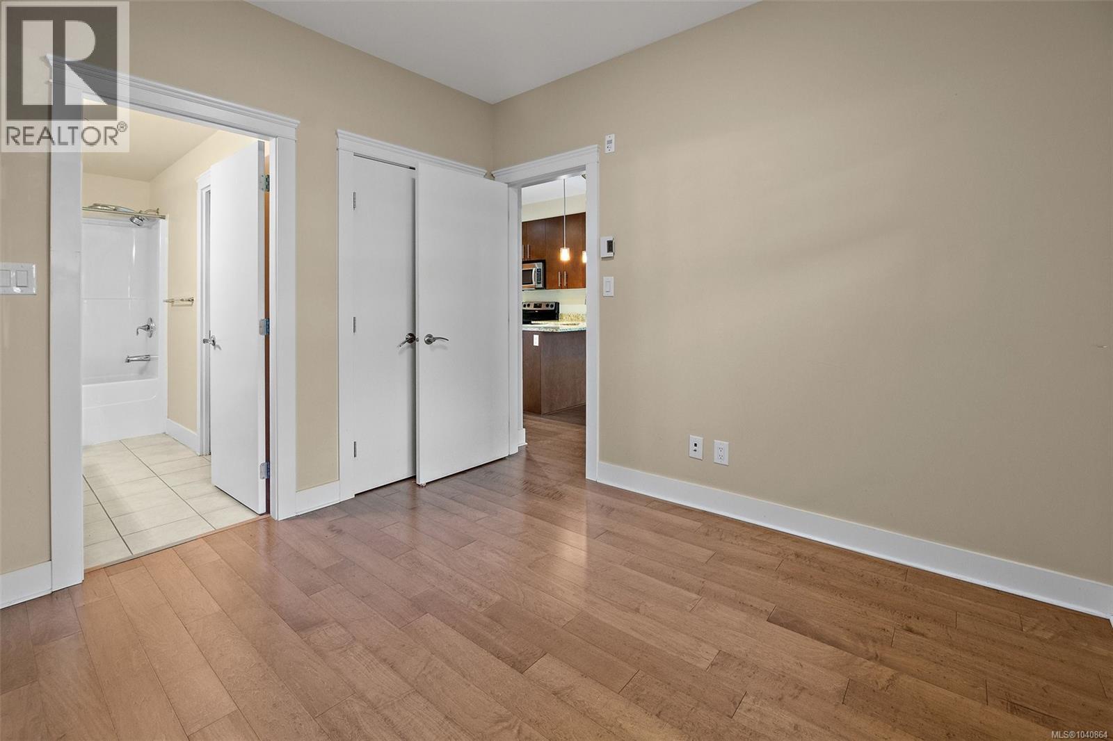 #107 21 Conard St - 6