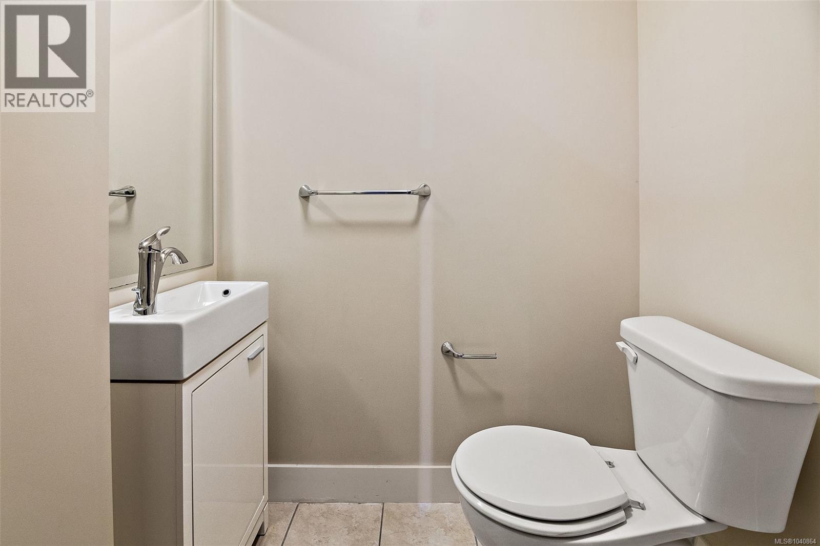 #107 21 Conard St - 7