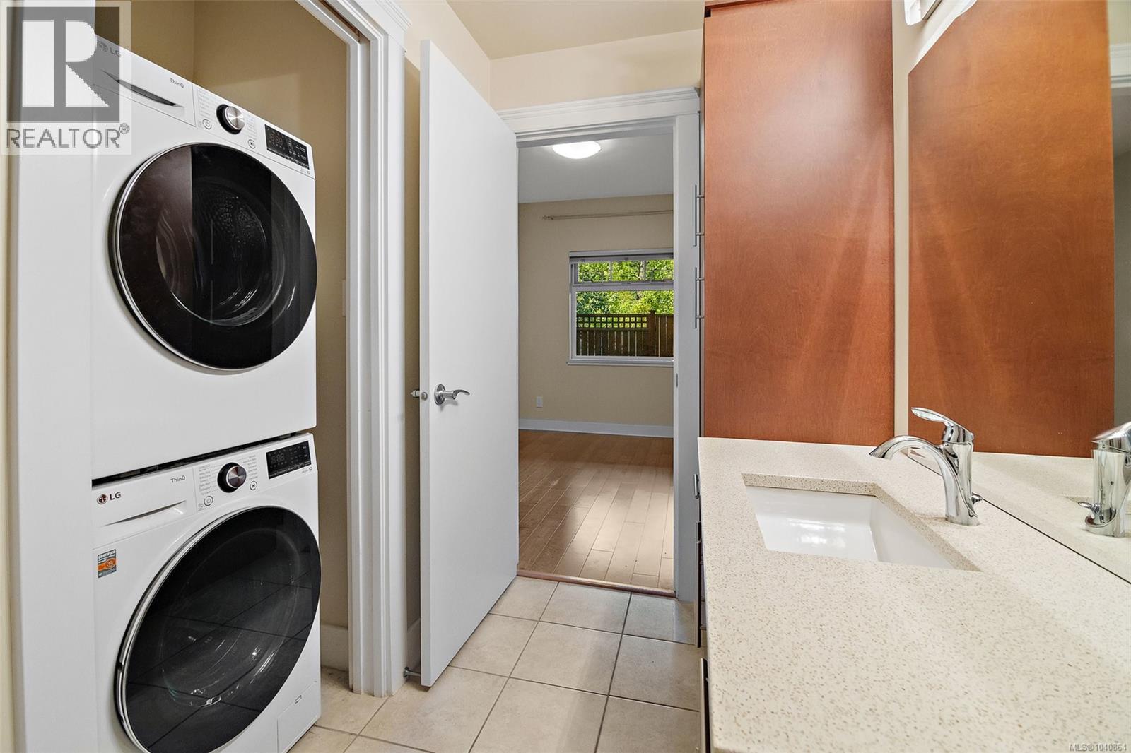 #107 21 Conard St - 9