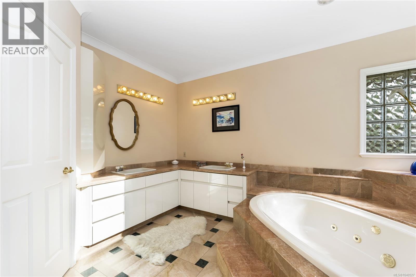  2717 Somass Drive, Oak Bay