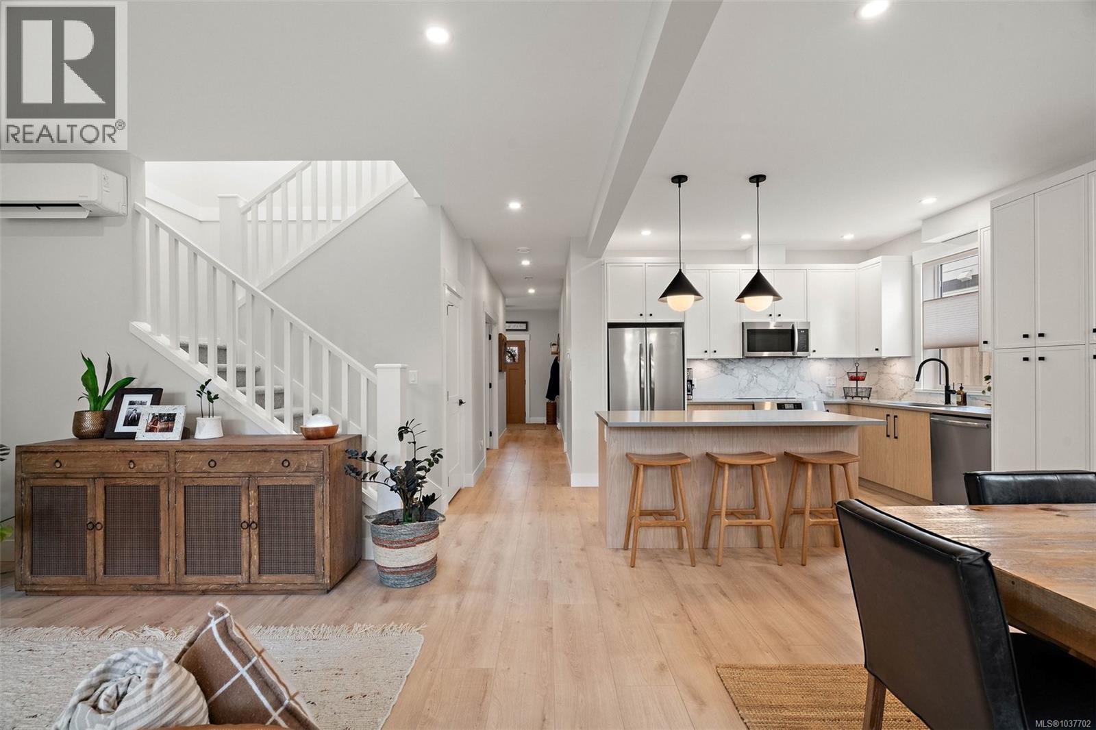 2274 Evelyn Lane - 1