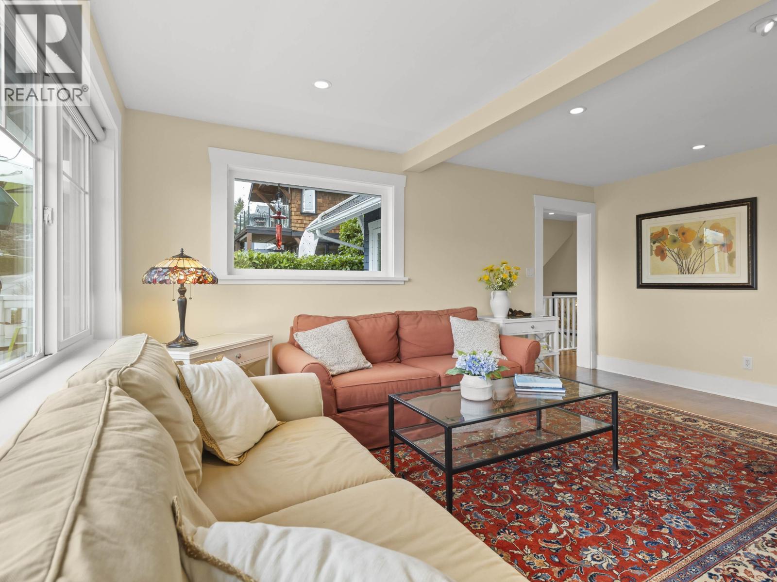 6252 WELLINGTON AVENUE, West Vancouver — photo 5