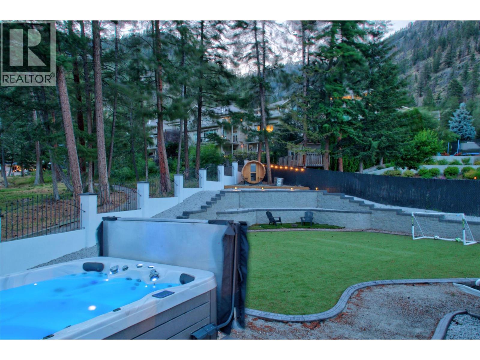  2330 Shannon Woods Drive, West Kelowna