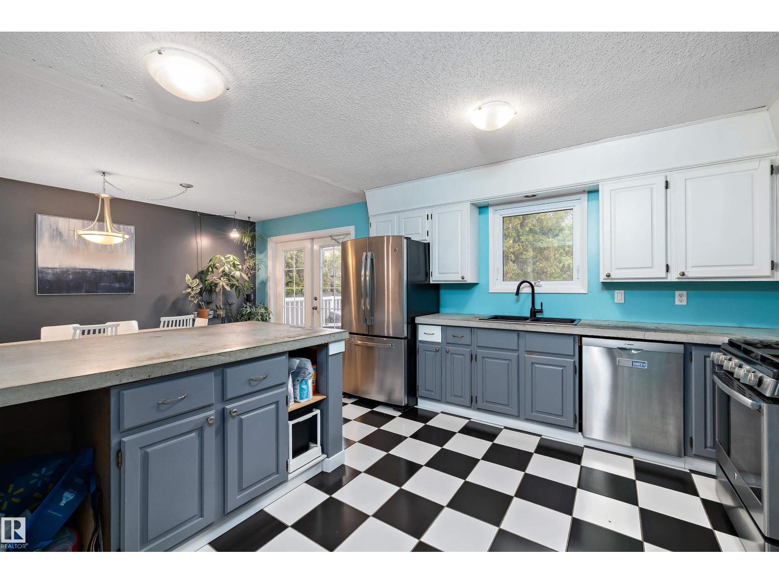 52 ALEXANDER DR — photo 15