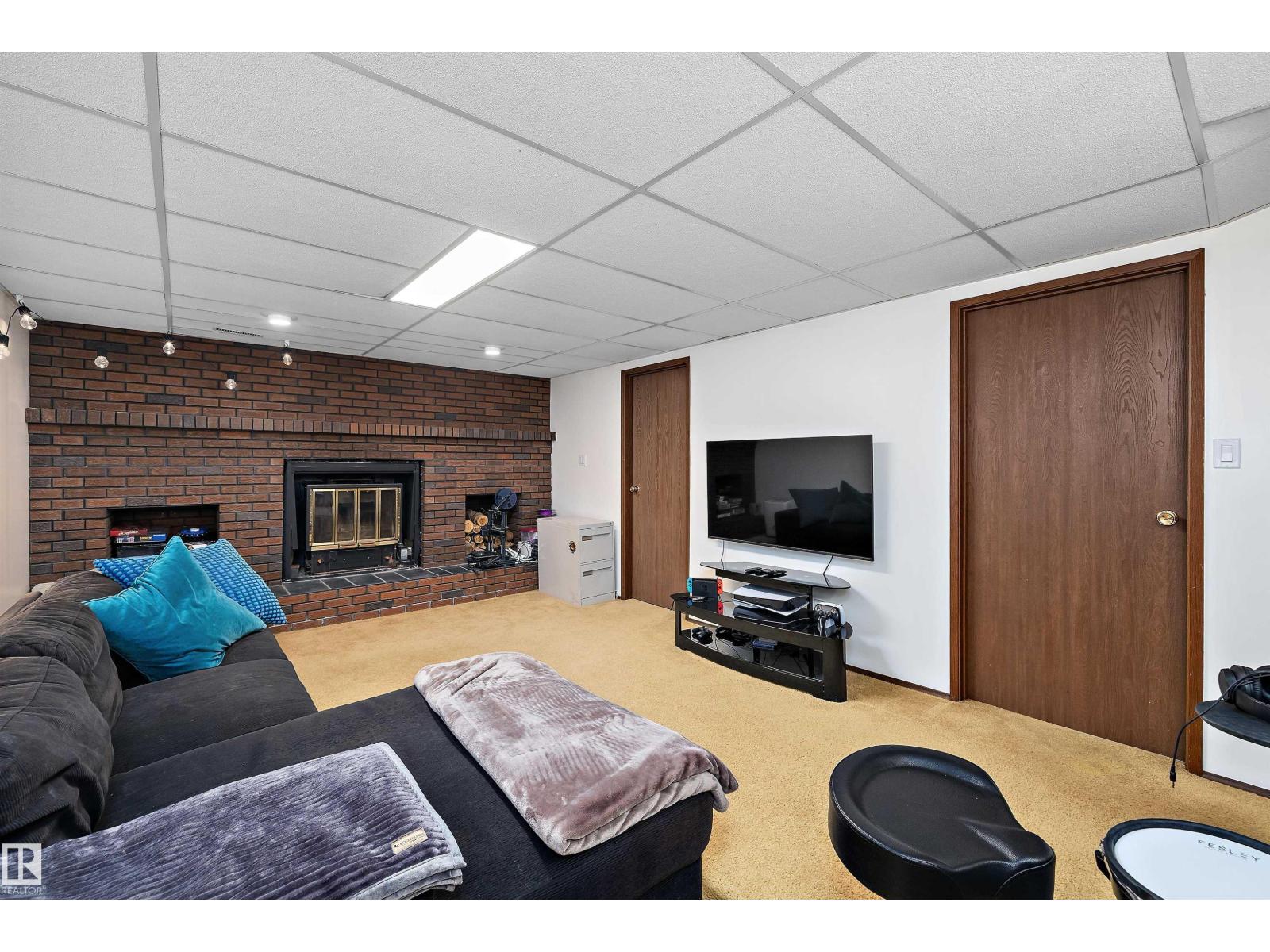 52 ALEXANDER DR — photo 37