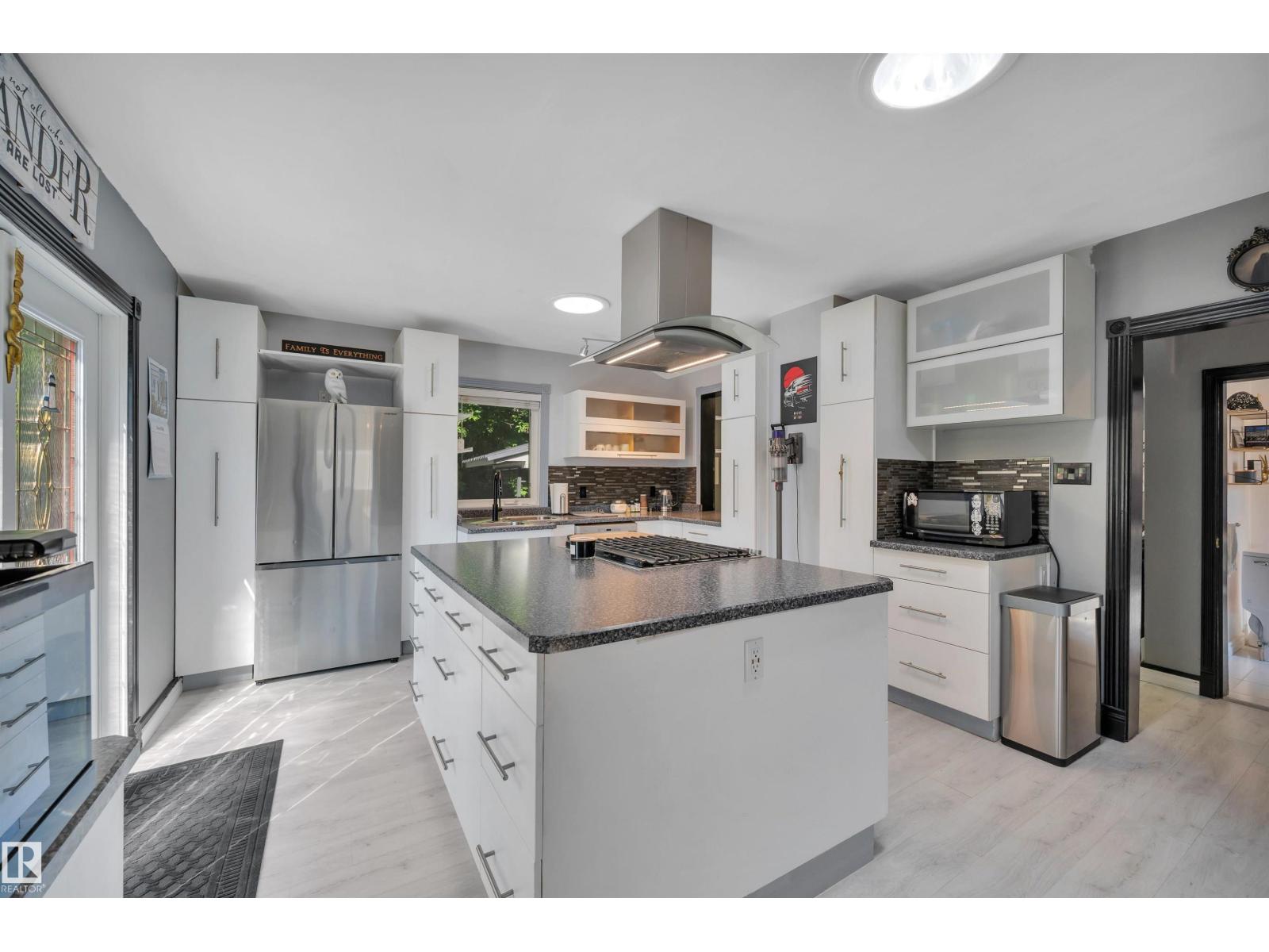 3631 108 AV NW — photo 12
