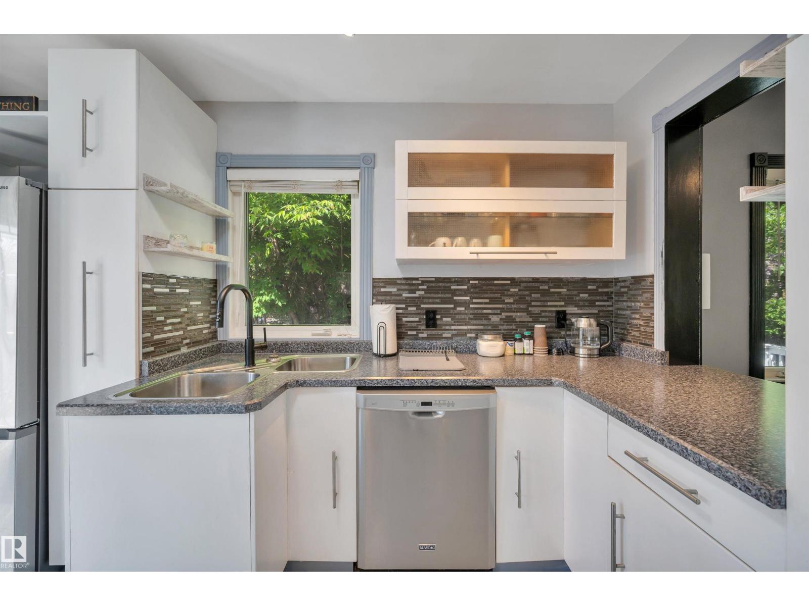 3631 108 AV NW — photo 15