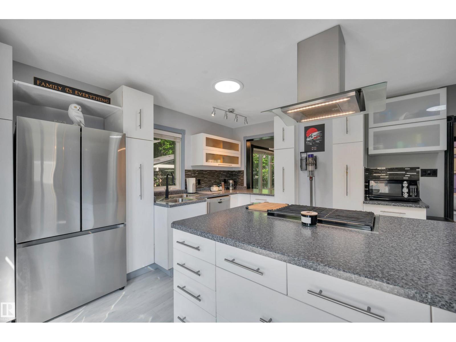 3631 108 AV NW — photo 16