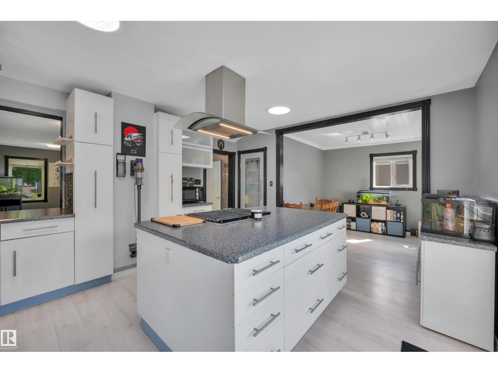 3631 108 AV NW — photo 18