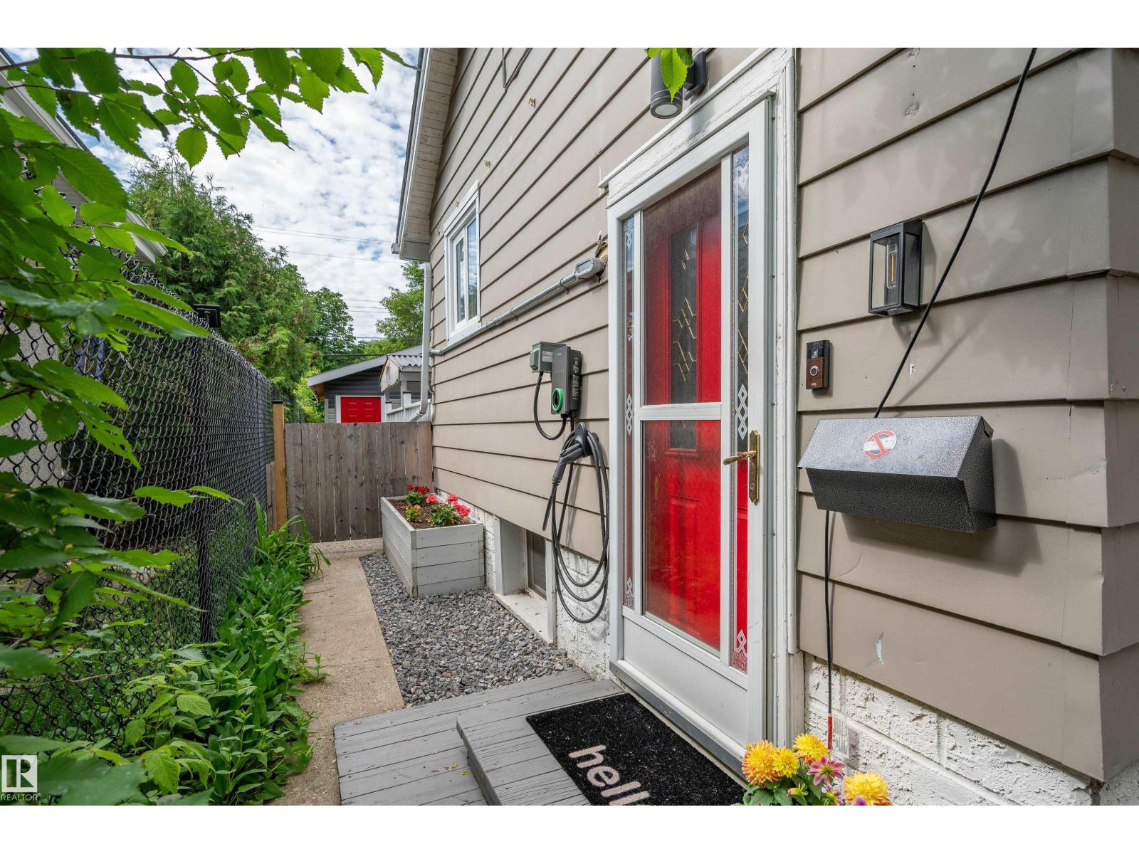 3631 108 AV NW — photo 35