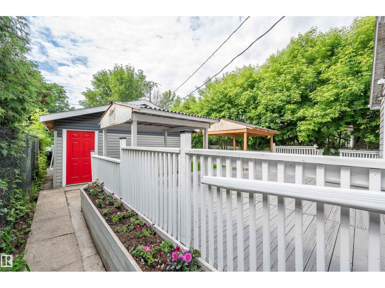 3631 108 AV NW — photo 36
