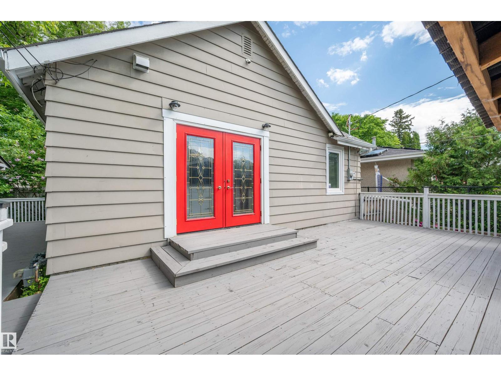 3631 108 AV NW — photo 37