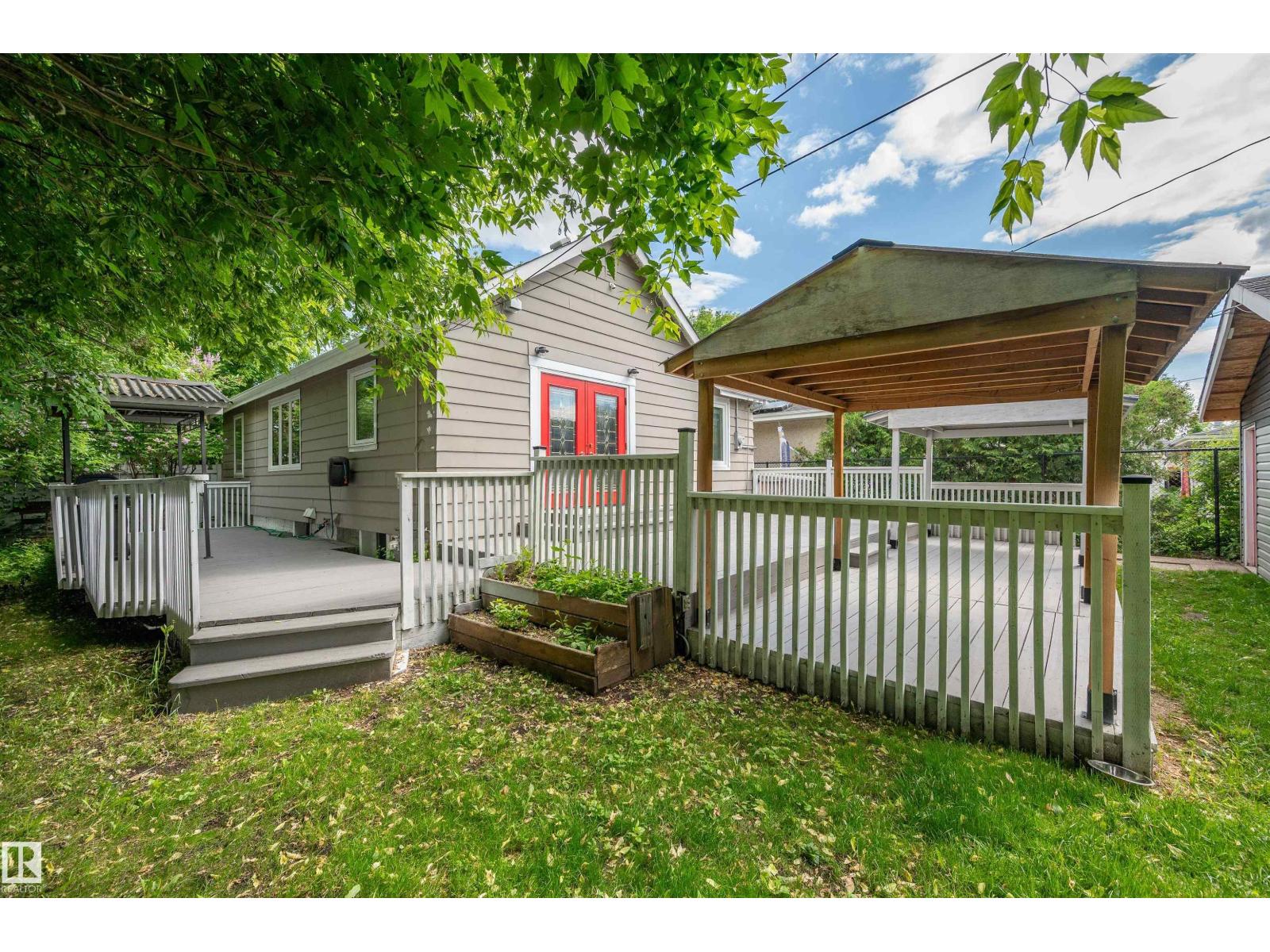 3631 108 AV NW — photo 44