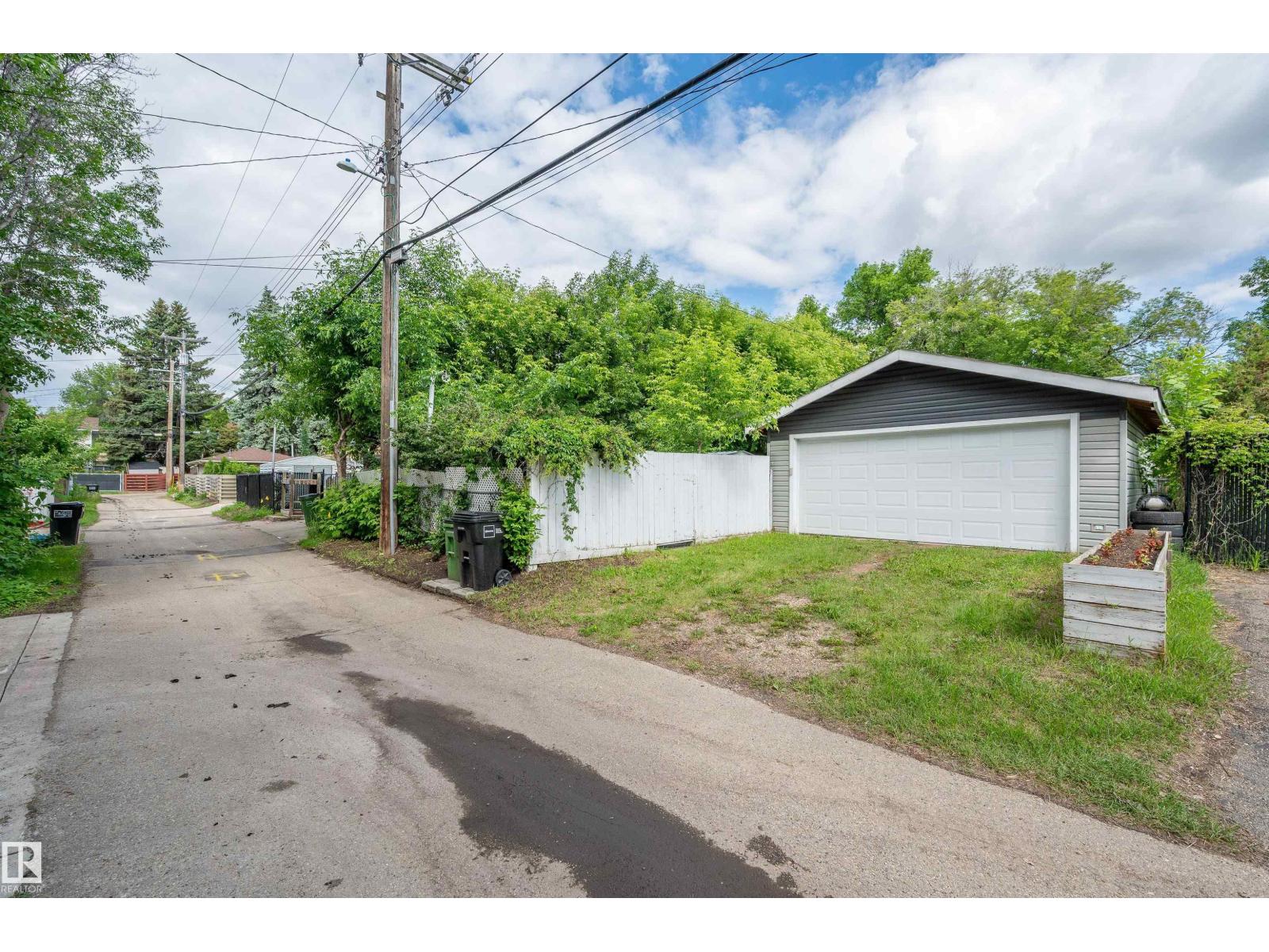 3631 108 AV NW — photo 51