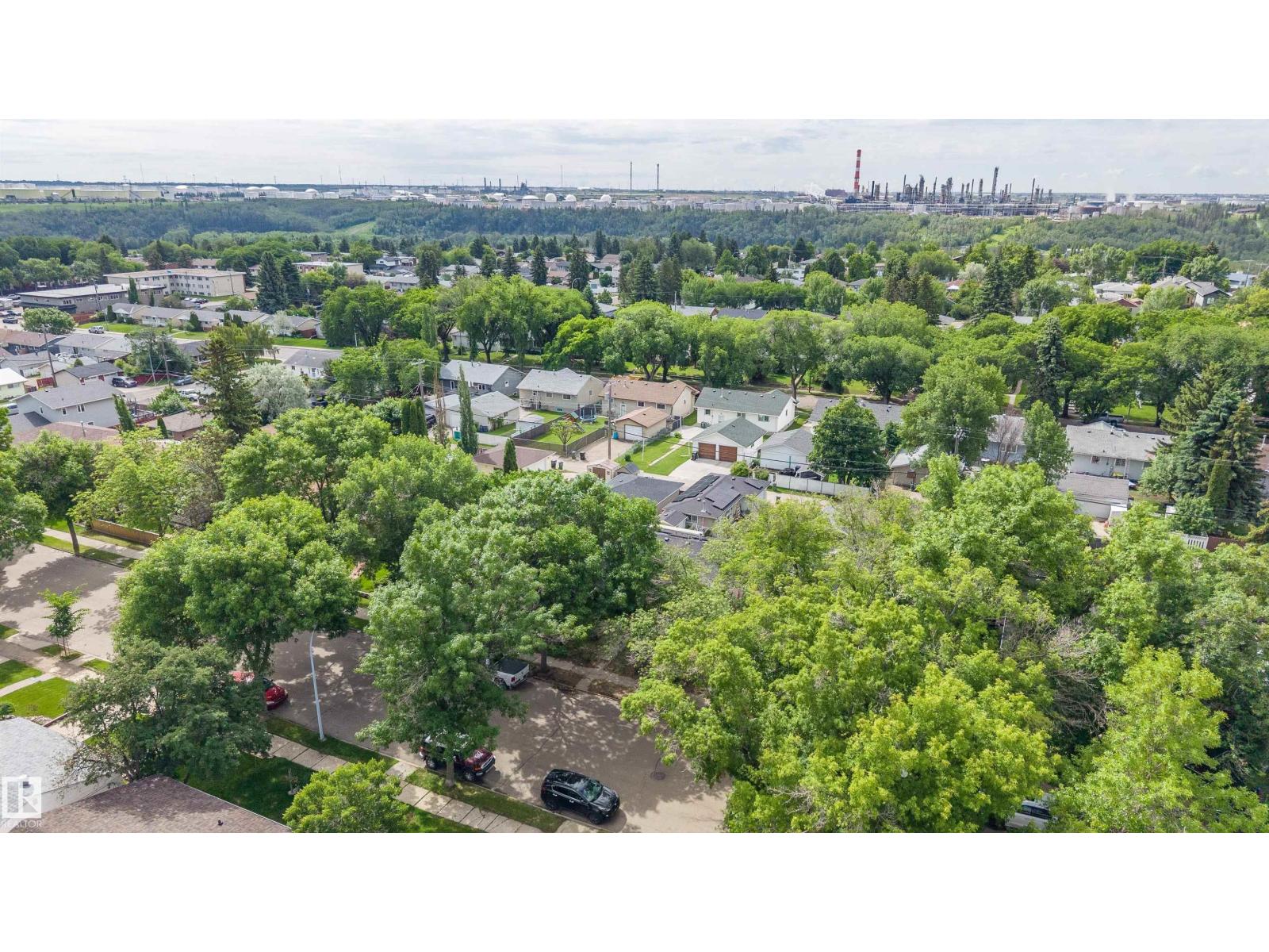 3631 108 AV NW — photo 60