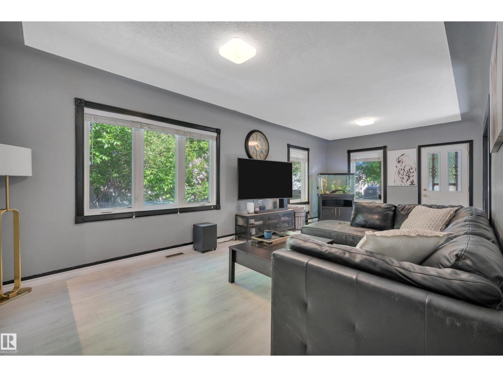 3631 108 AV NW — photo 8
