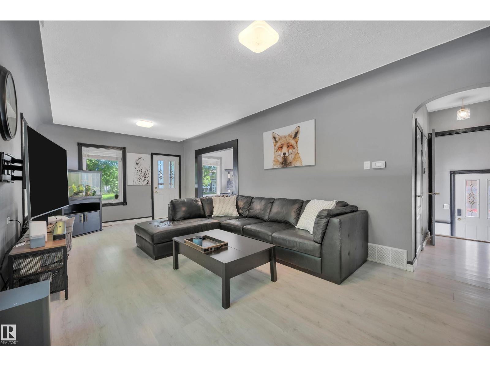 3631 108 AV NW — photo 9