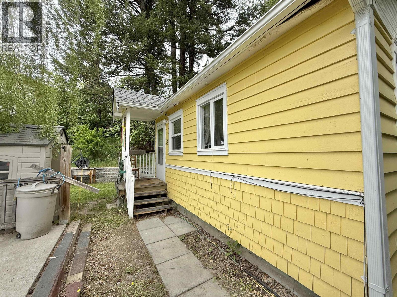 836 ELGIN STREET - 23