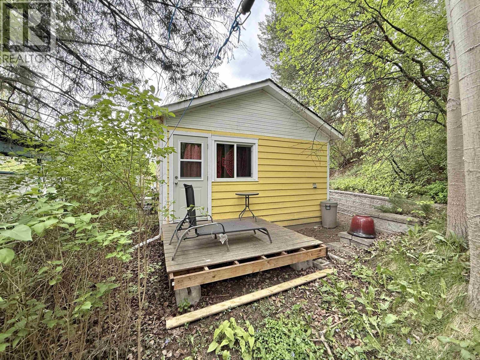 836 ELGIN STREET - 3