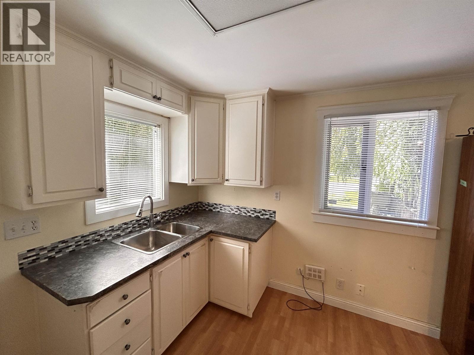 836 ELGIN STREET - 8