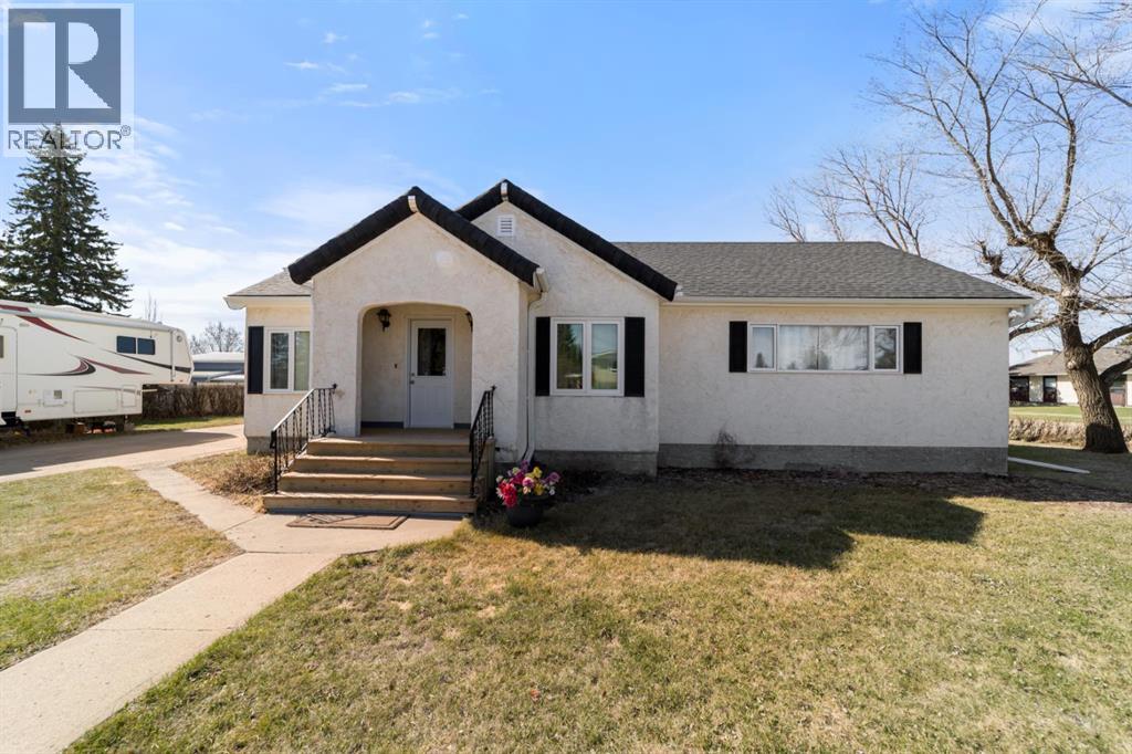 5615 49 Avenue - 1