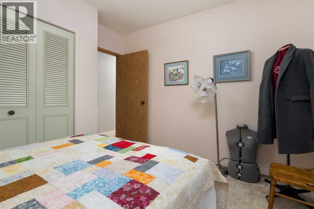 5615 49 Avenue - 20