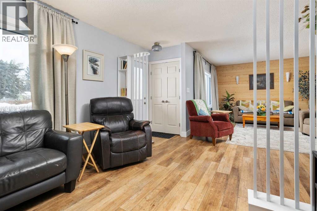 5615 49 Avenue - 7