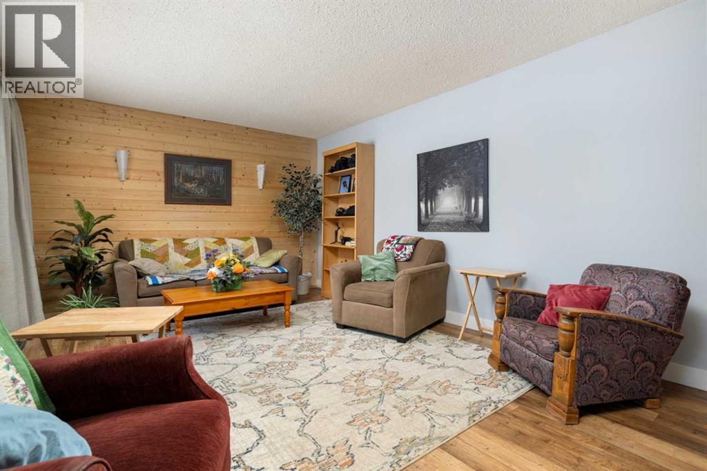 5615 49 Avenue - 4